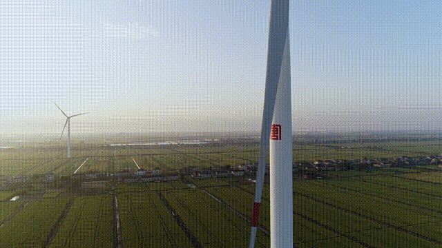 1661406461580086895.gif 无人机拍摄到的风电画面 (1).gif